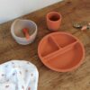 Set repas en silicone pour bébé - 4 pièces - Terre de sienne&Sable - Trois kilos sept