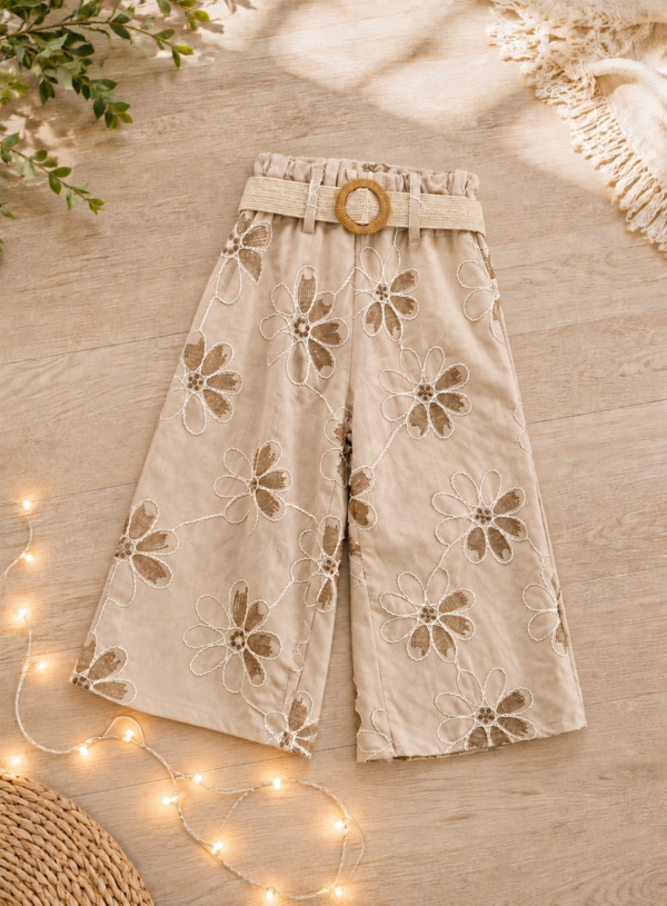 Pantalon large fleuri avec ceinture beige